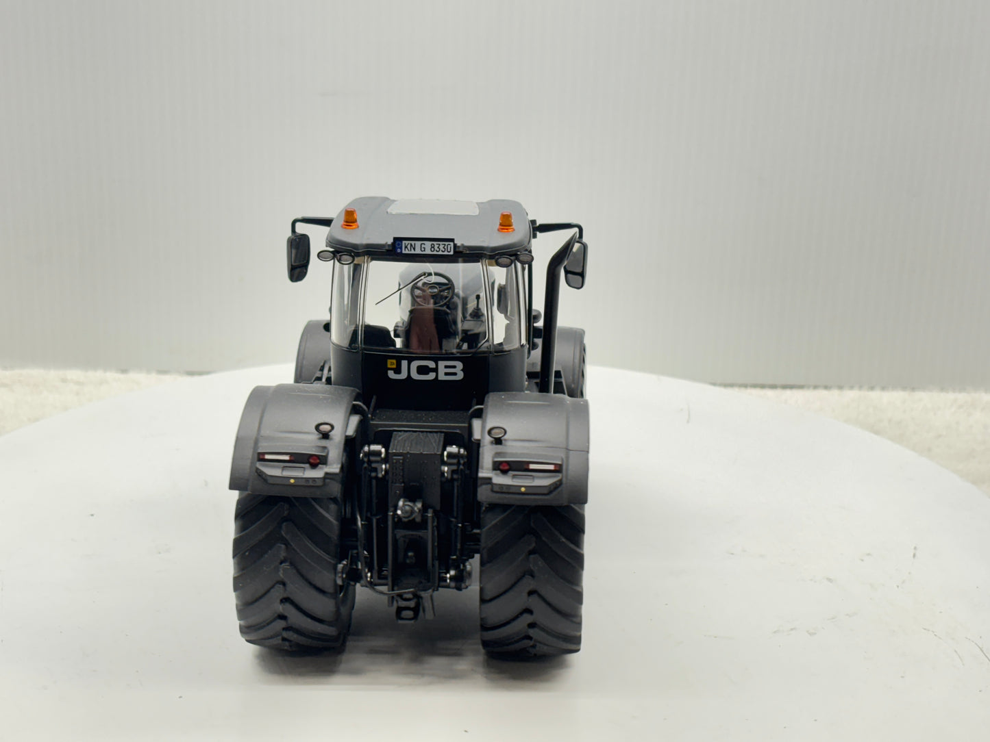 1/32 JCB 8330 Black Stealth