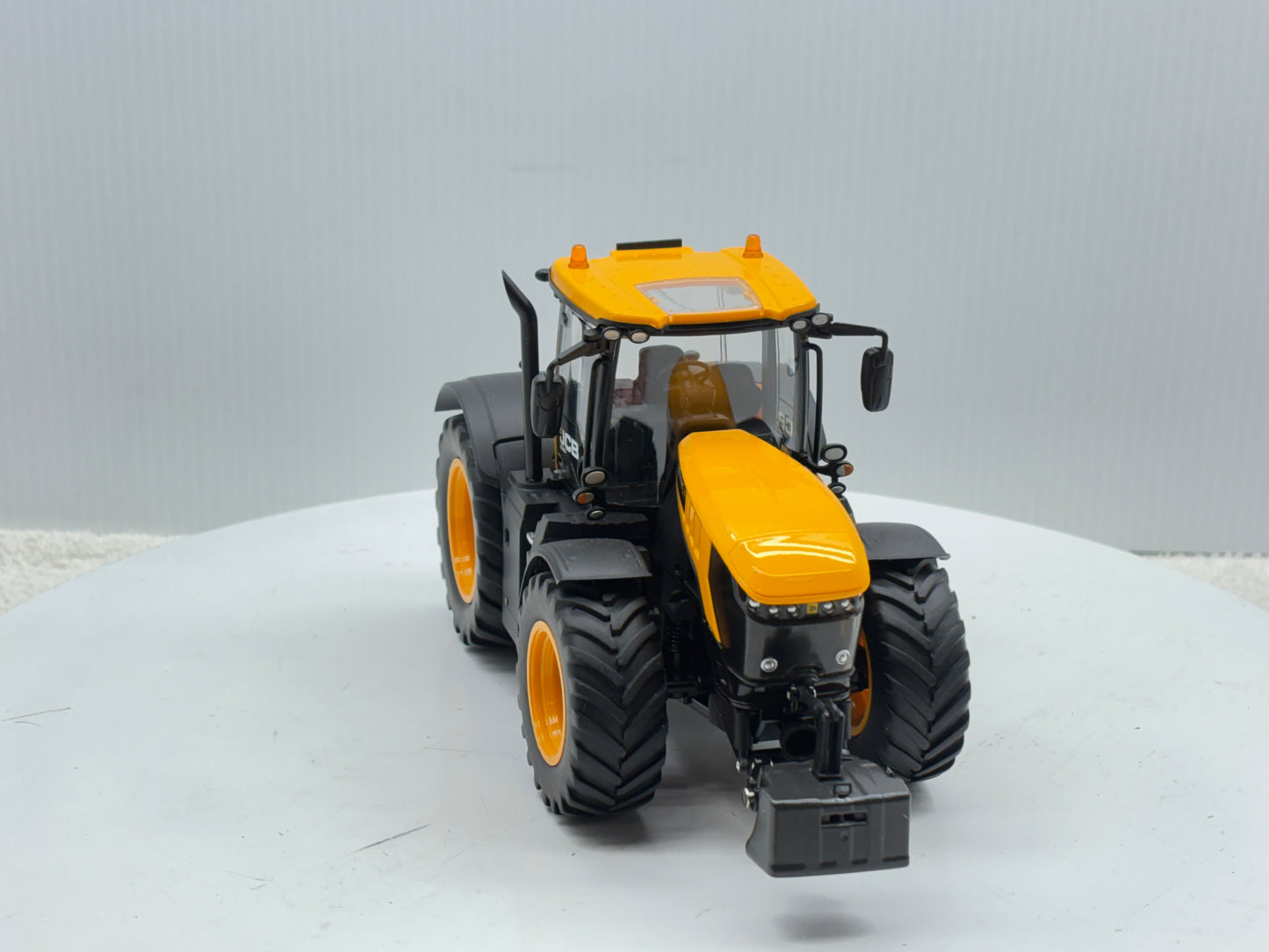 1/32 JCB Fastrac 8330