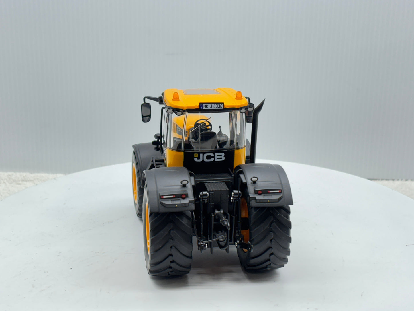 1/32 JCB Fastrac 8330