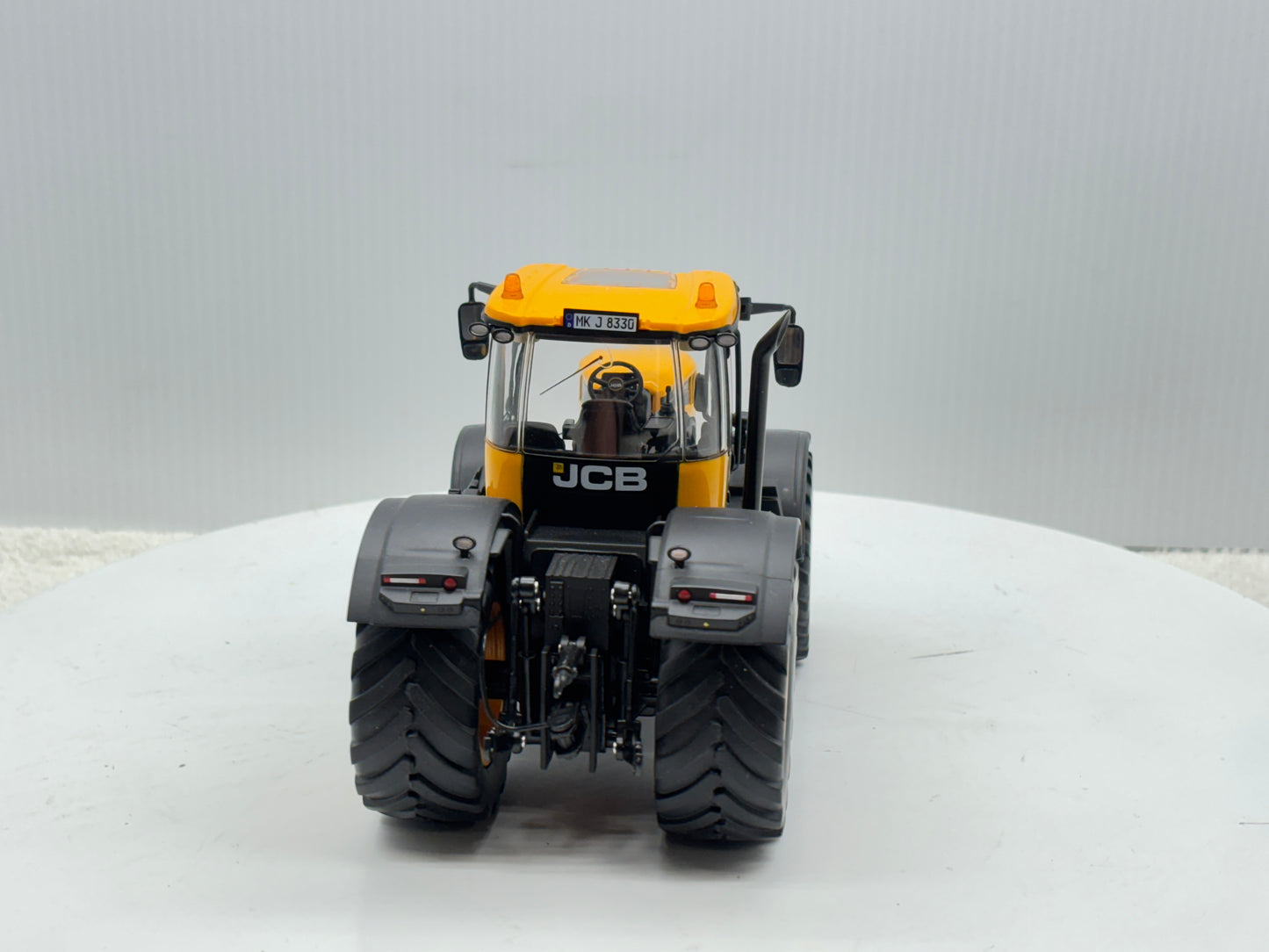 1/32 JCB Fastrac 8330