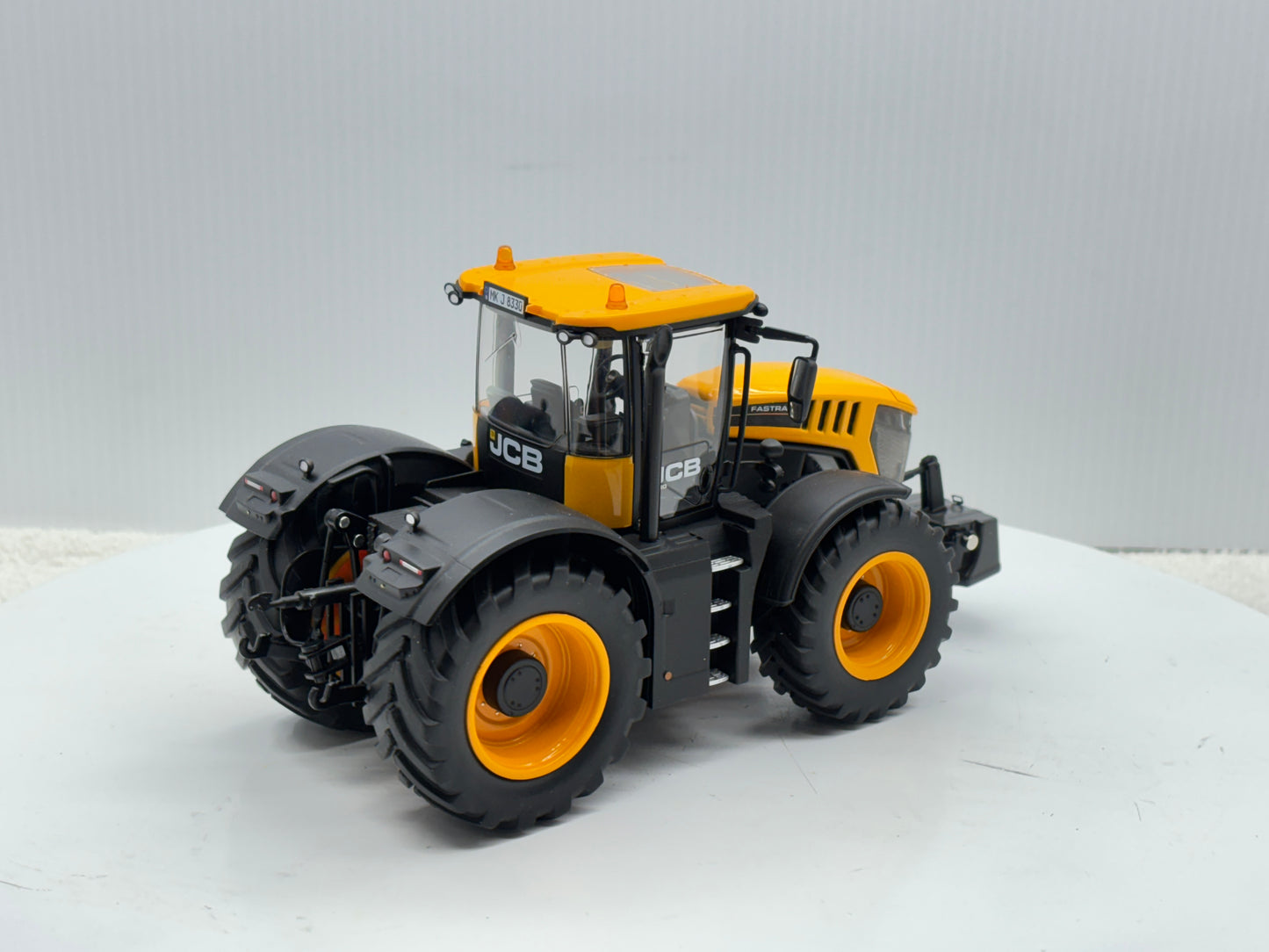 1/32 JCB Fastrac 8330