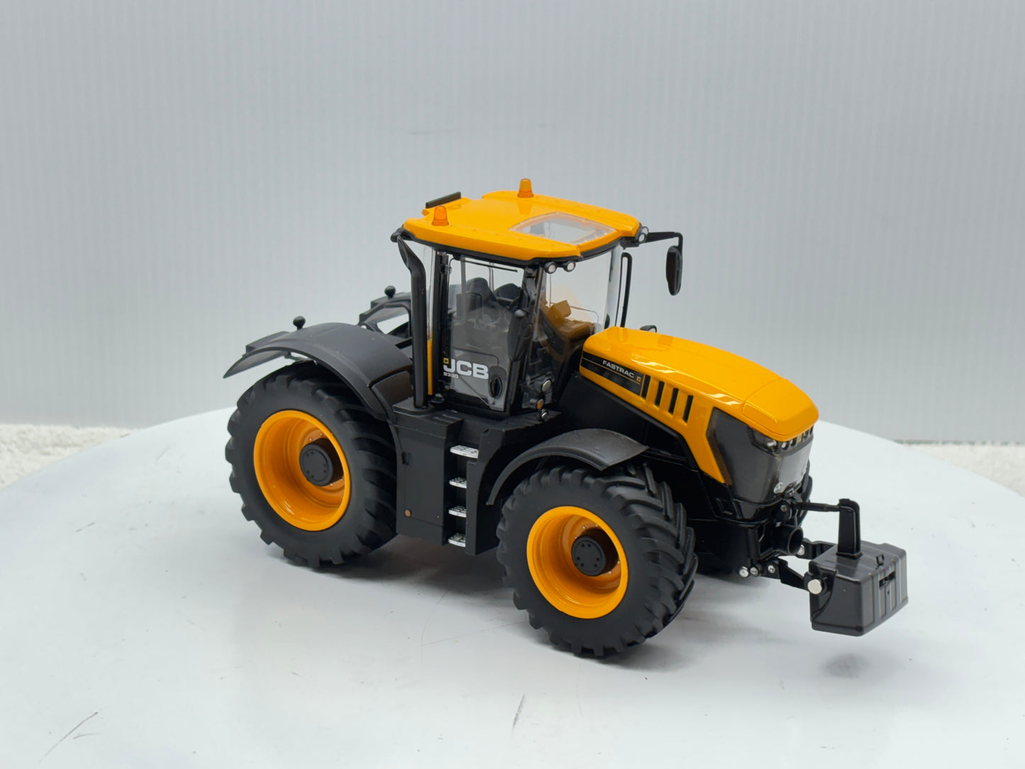 1/32 JCB Fastrac 8330