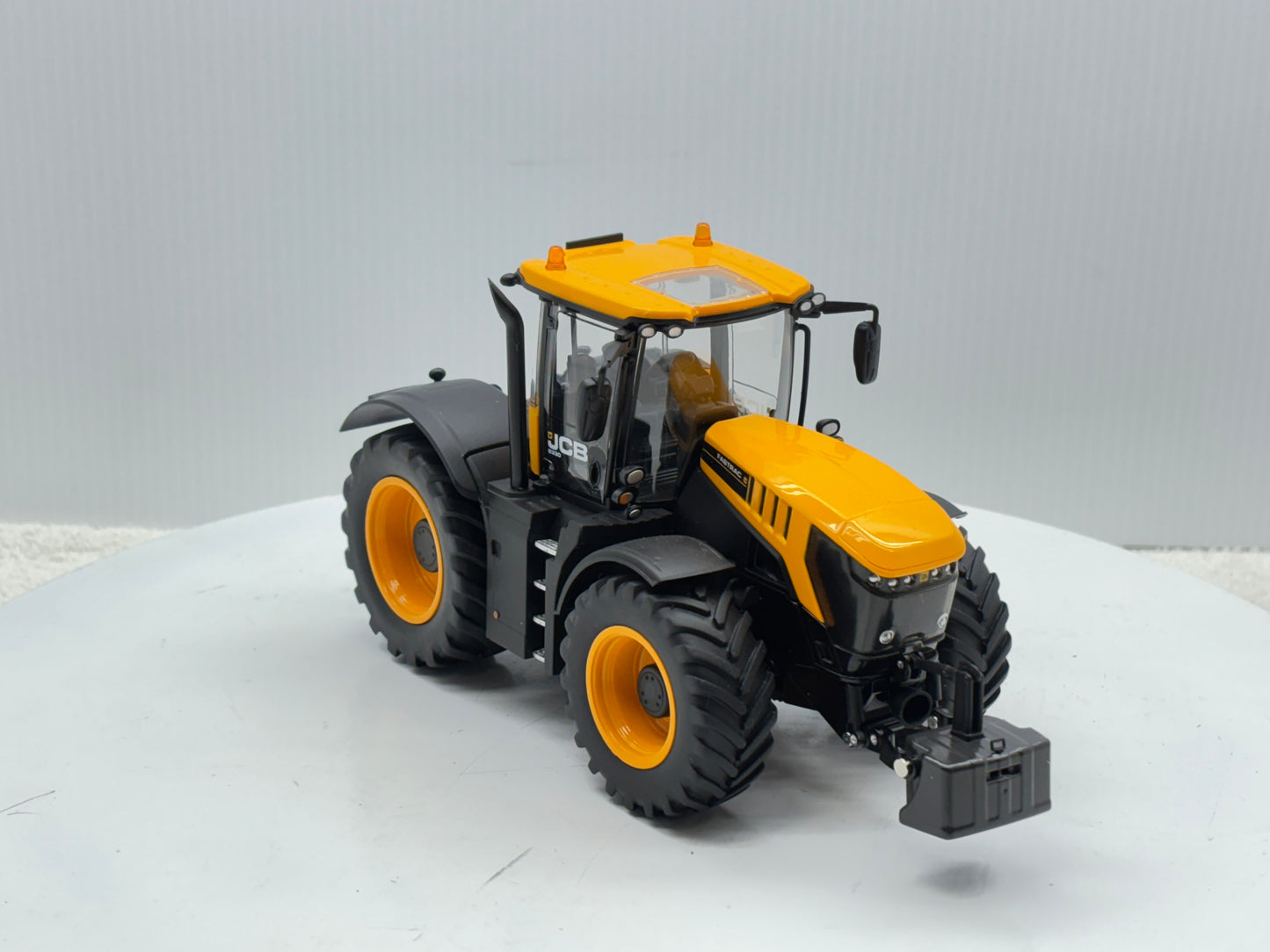 1/32 JCB Fastrac 8330