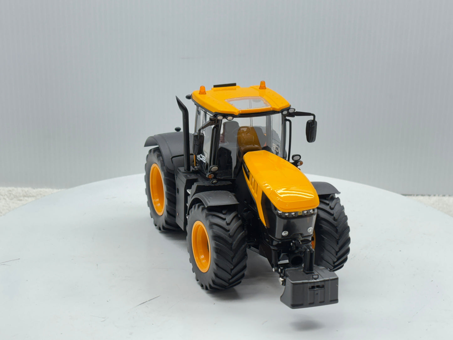 1/32 JCB Fastrac 8330