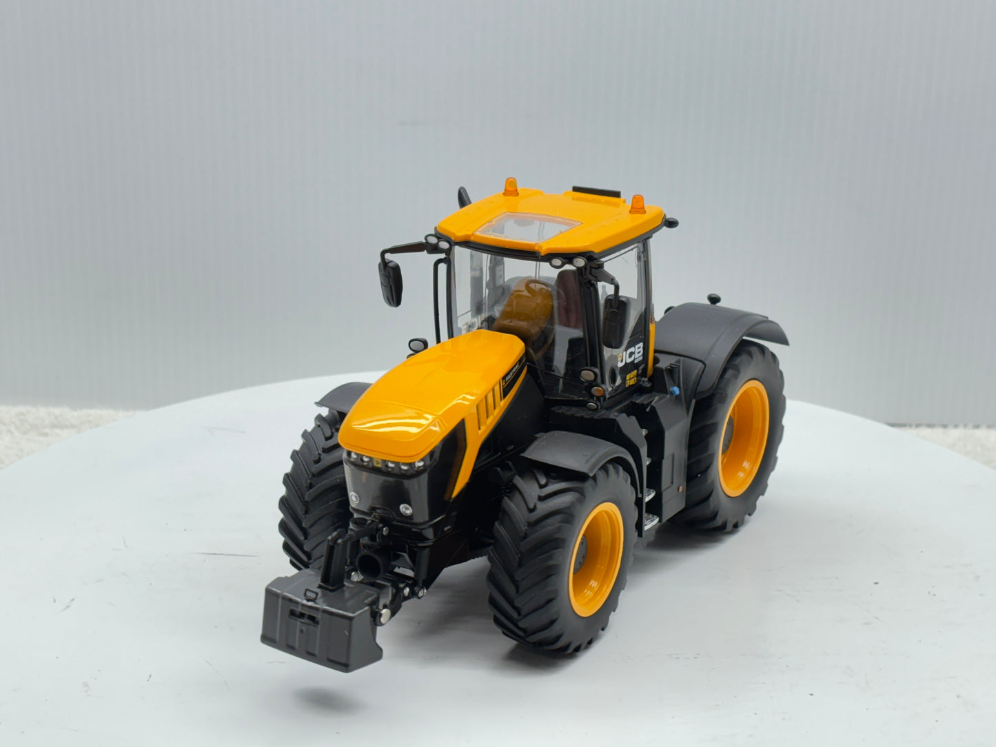 1/32 JCB Fastrac 8330