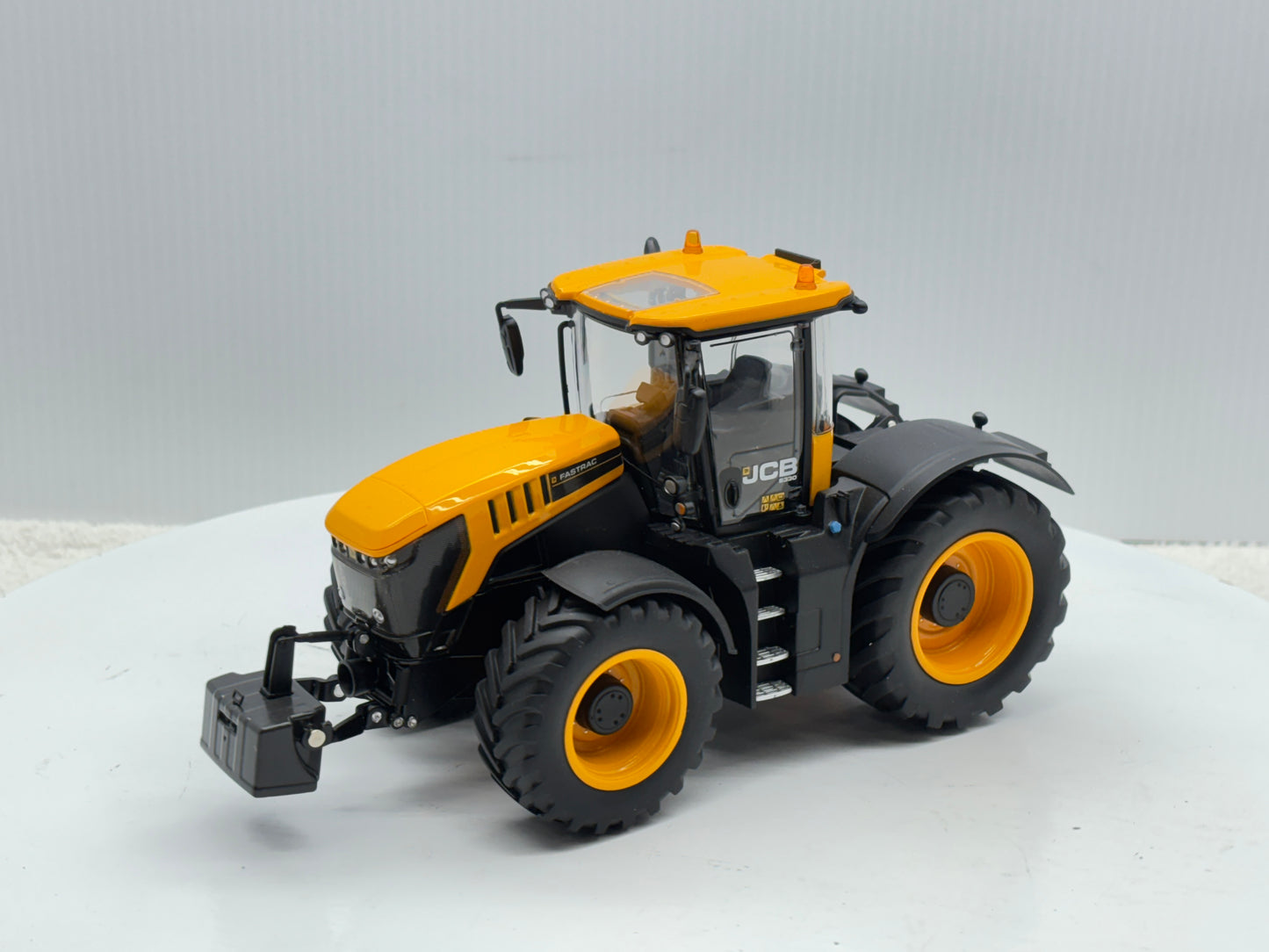 1/32 JCB Fastrac 8330