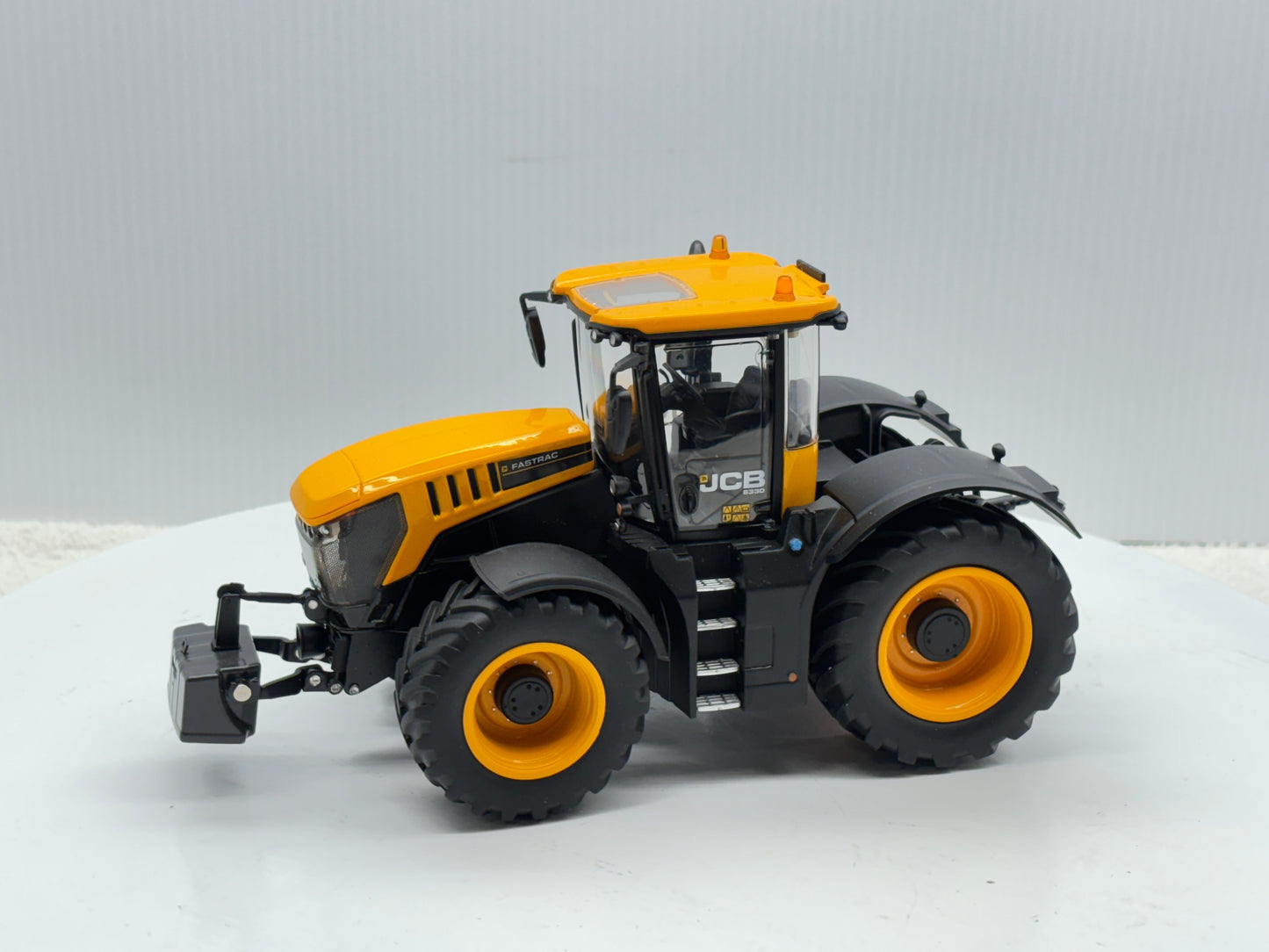 1/32 JCB Fastrac 8330
