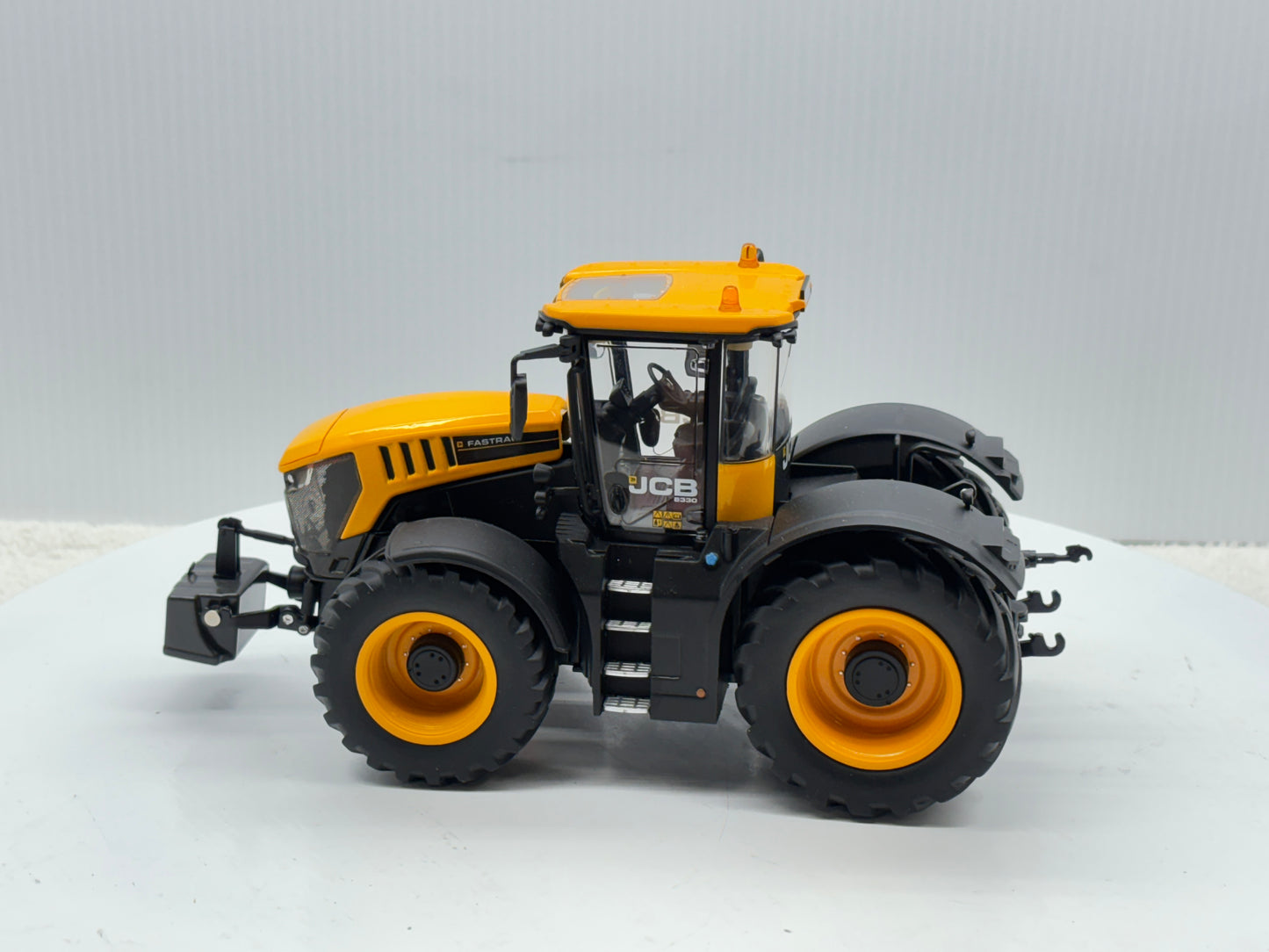 1/32 JCB Fastrac 8330