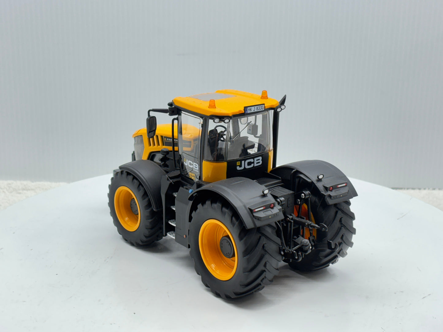 1/32 JCB Fastrac 8330