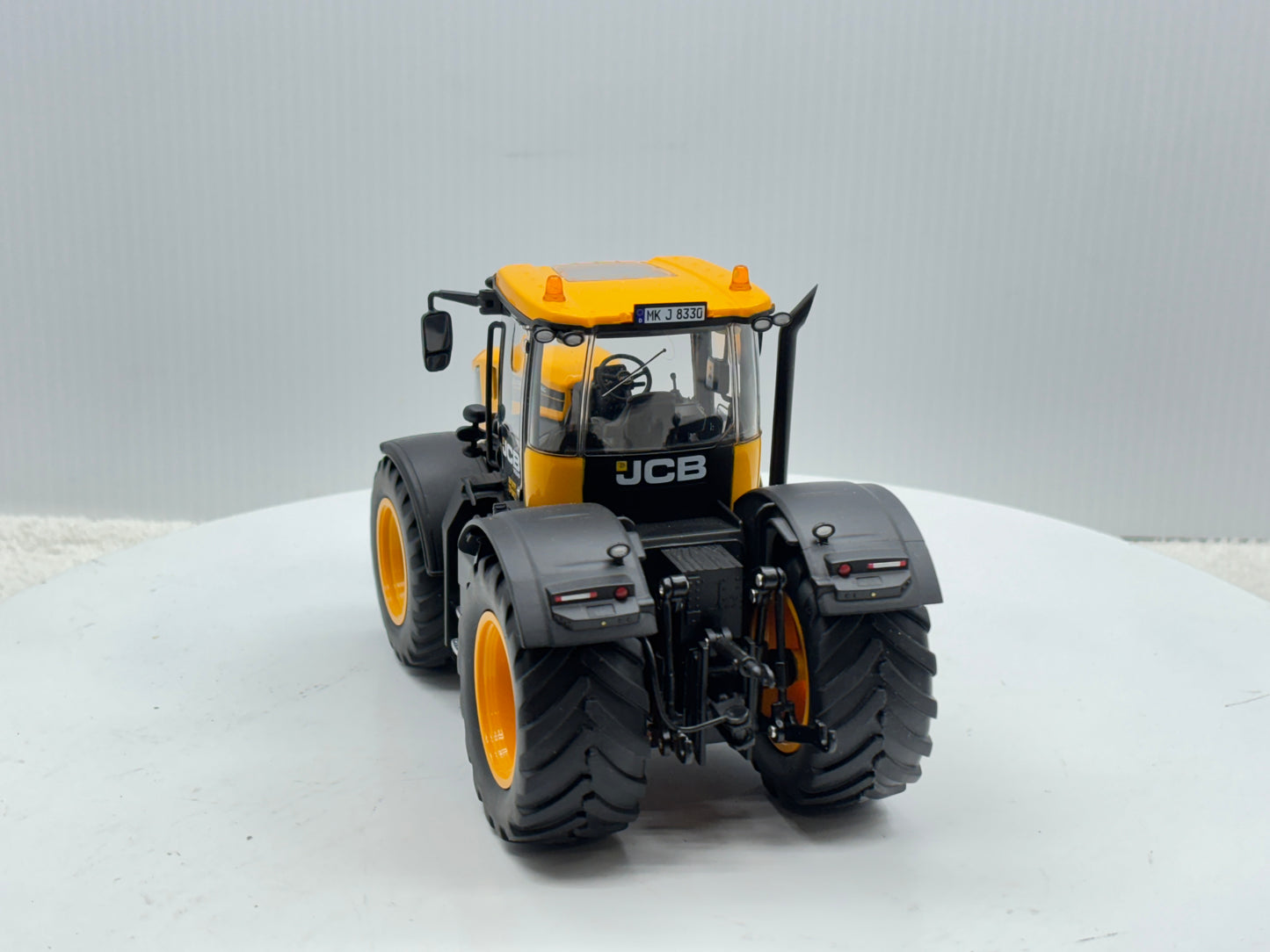 1/32 JCB Fastrac 8330