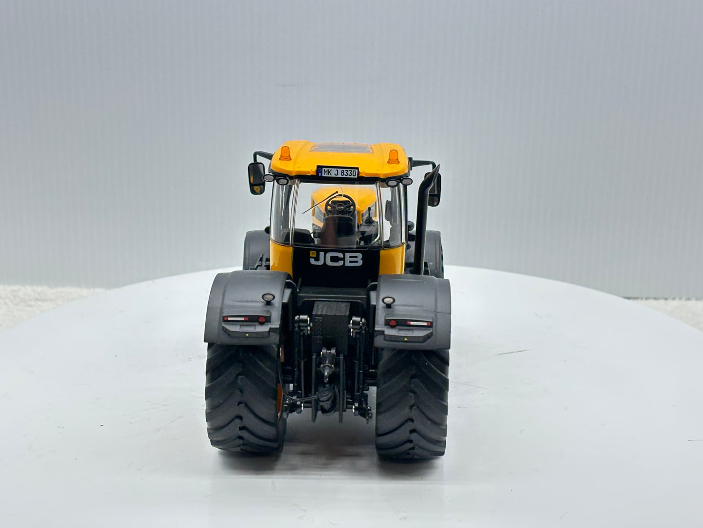 1/32 JCB Fastrac 8330