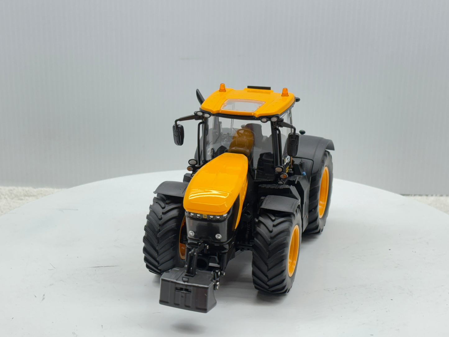 1/32 JCB Fastrac 8330