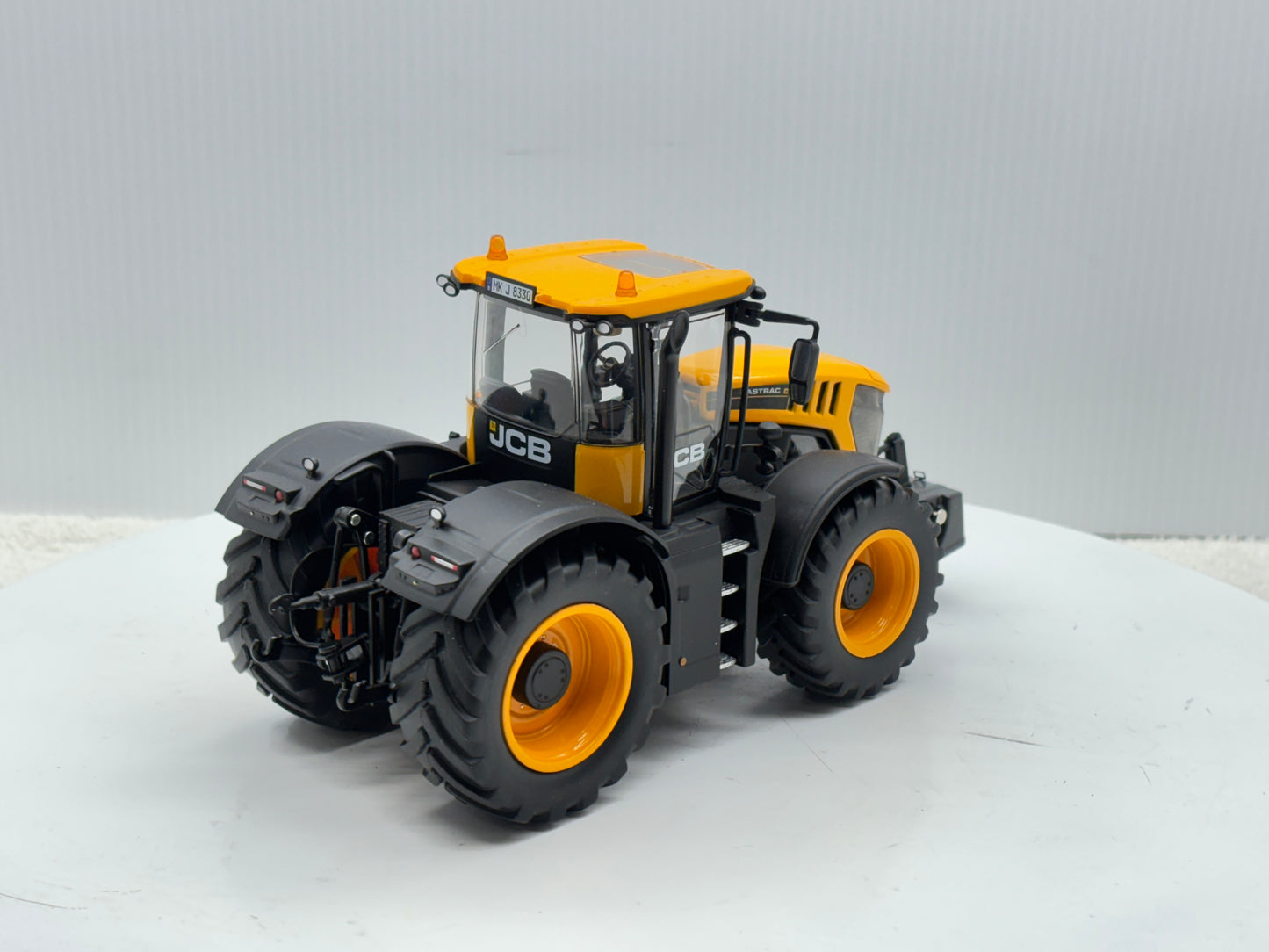 1/32 JCB Fastrac 8330