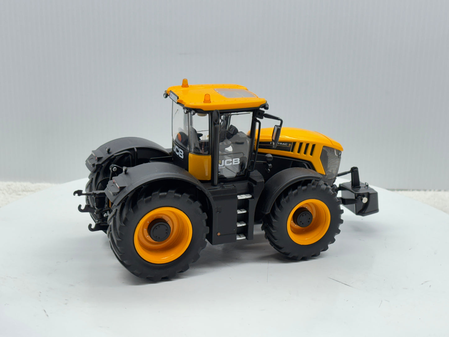 1/32 JCB Fastrac 8330