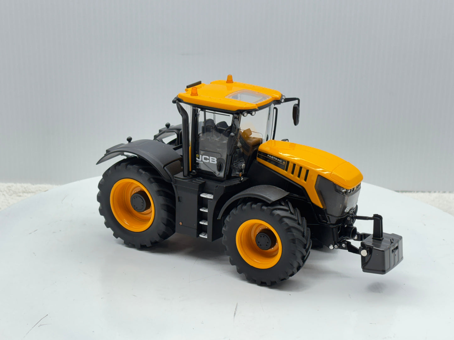 1/32 JCB Fastrac 8330
