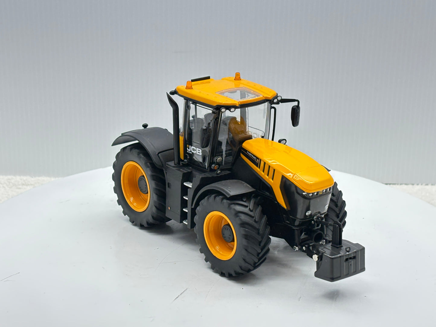 1/32 JCB Fastrac 8330