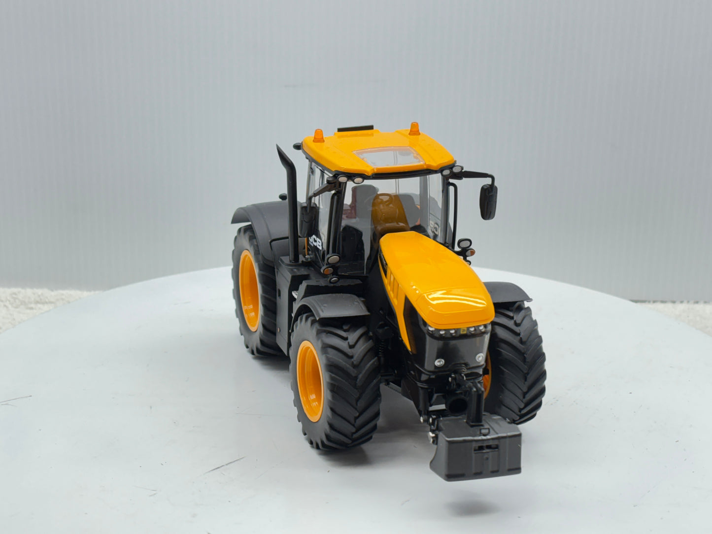1/32 JCB Fastrac 8330
