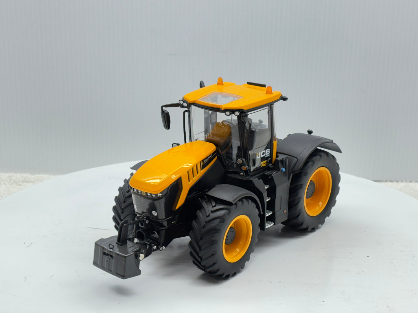 1/32 JCB Fastrac 8330