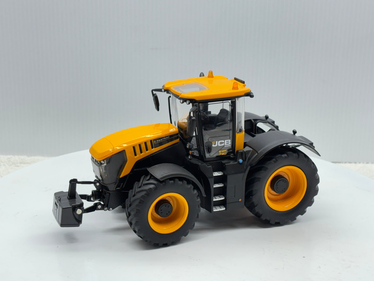 1/32 JCB Fastrac 8330