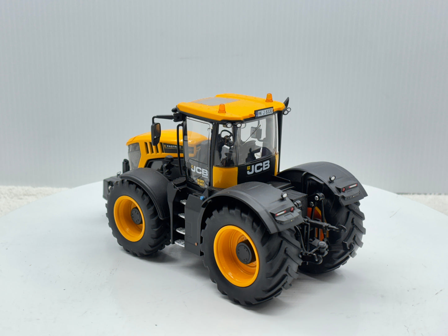 1/32 JCB Fastrac 8330