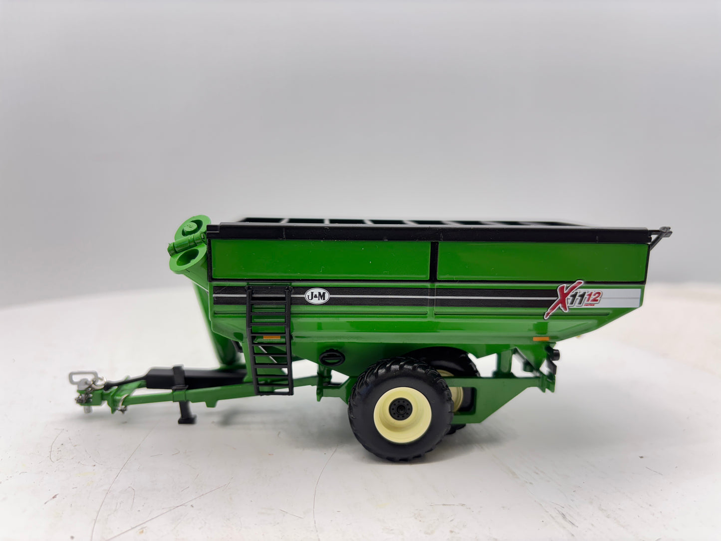 1/64 J&M 1112 X-Tend Tandem Grain Cart Green