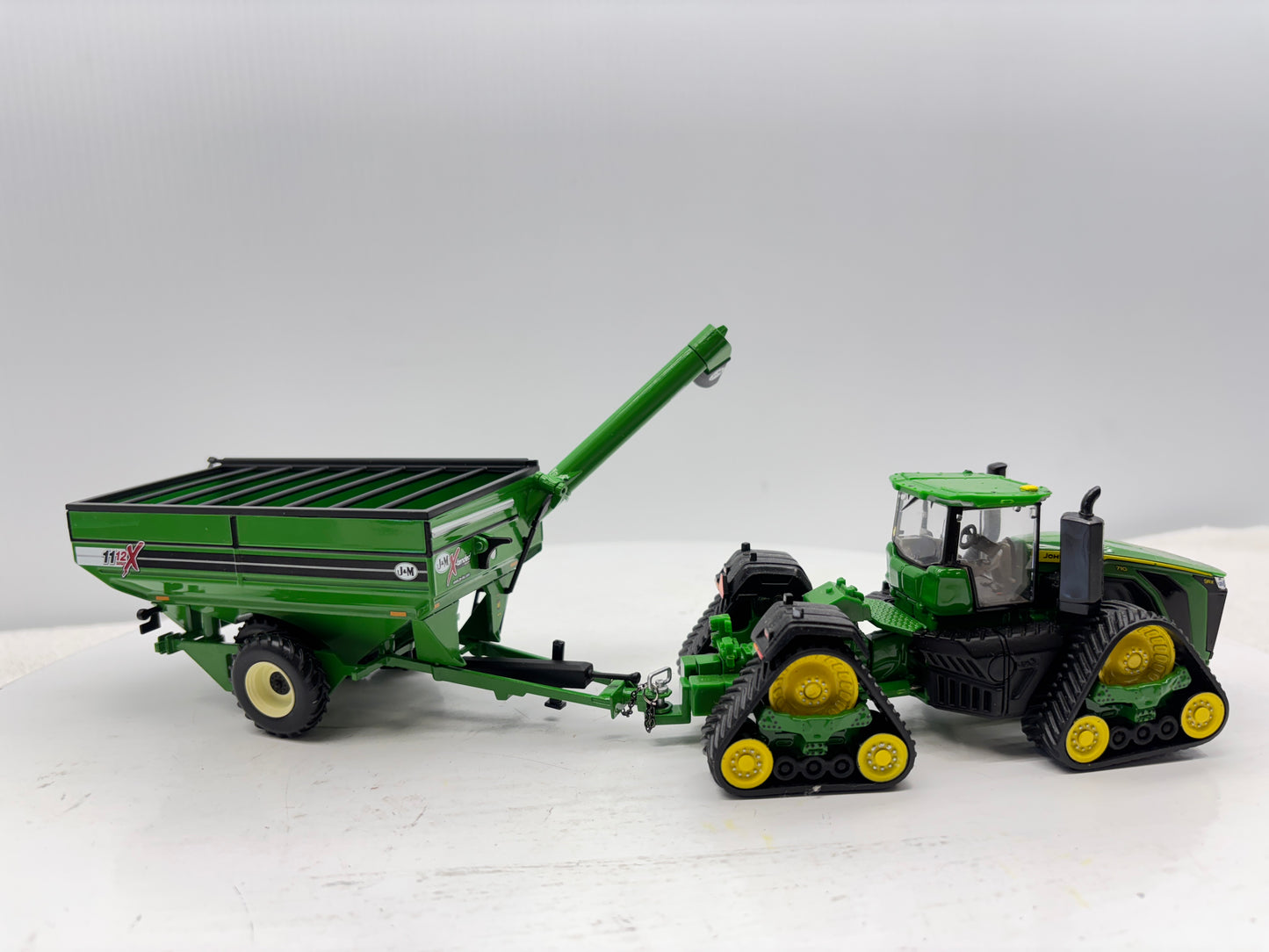 1/64 J&M 1112 X-Tend Tandem Grain Cart Green