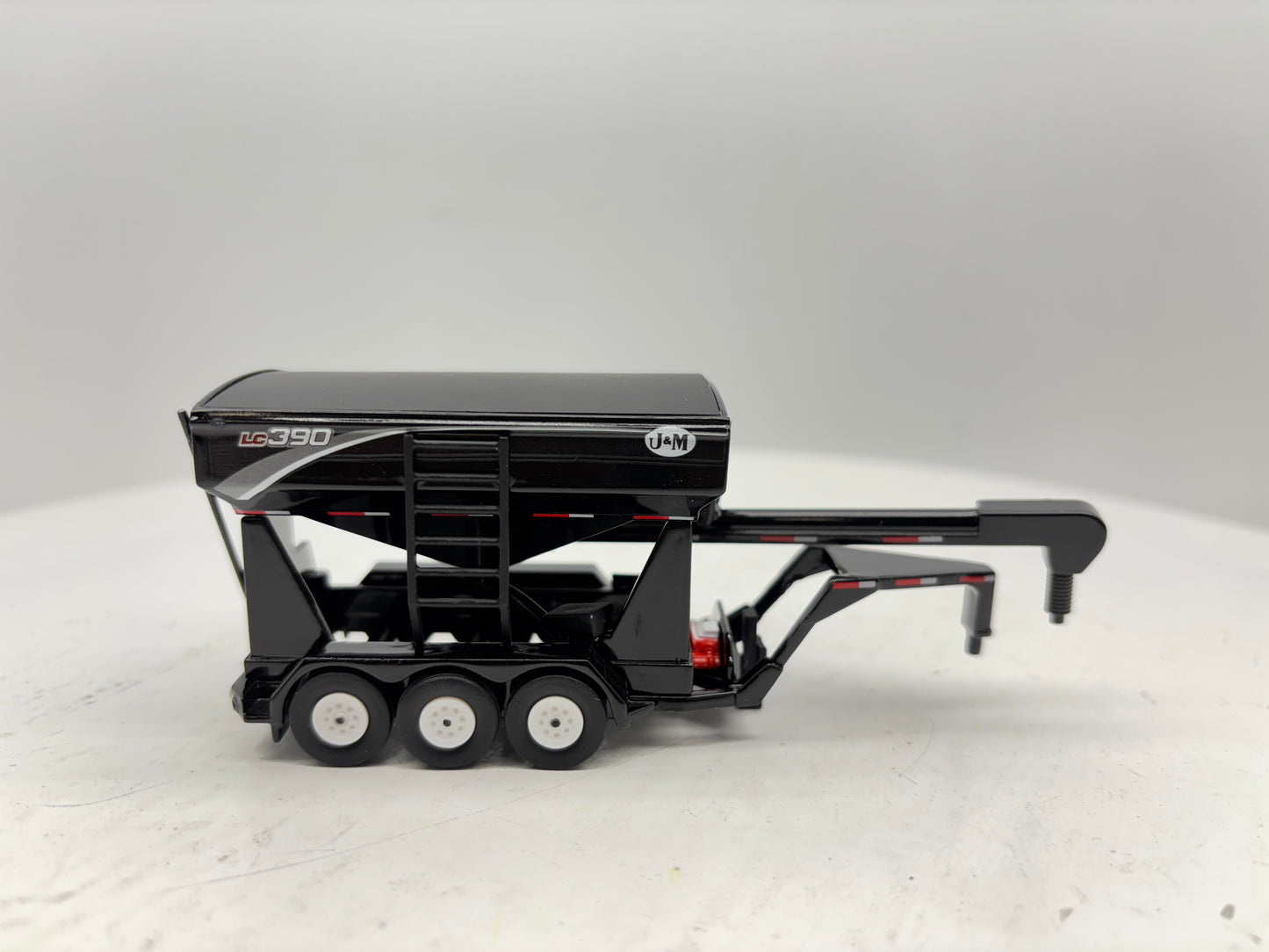 1/64 J&M LC390 Bulk Seed Tender Black