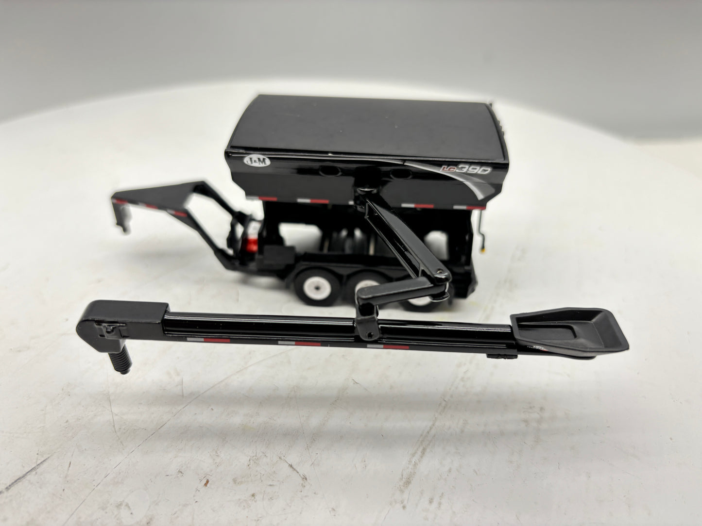 1/64 J&M LC390 Bulk Seed Tender Black