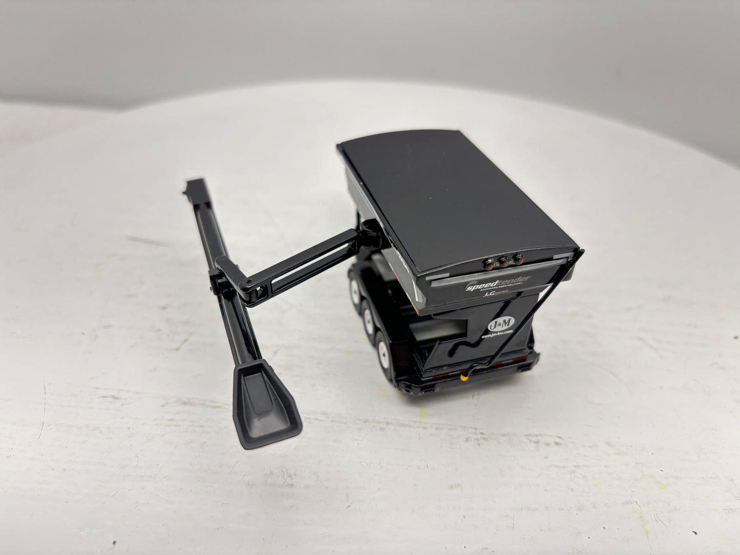 1/64 J&M LC390 Bulk Seed Tender Black