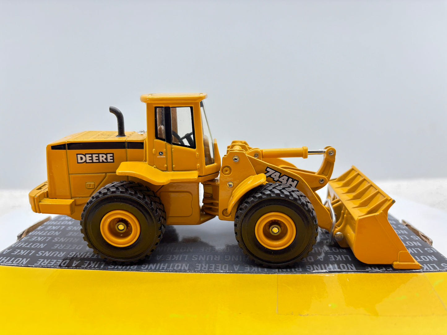 1/50 John Deere 744H