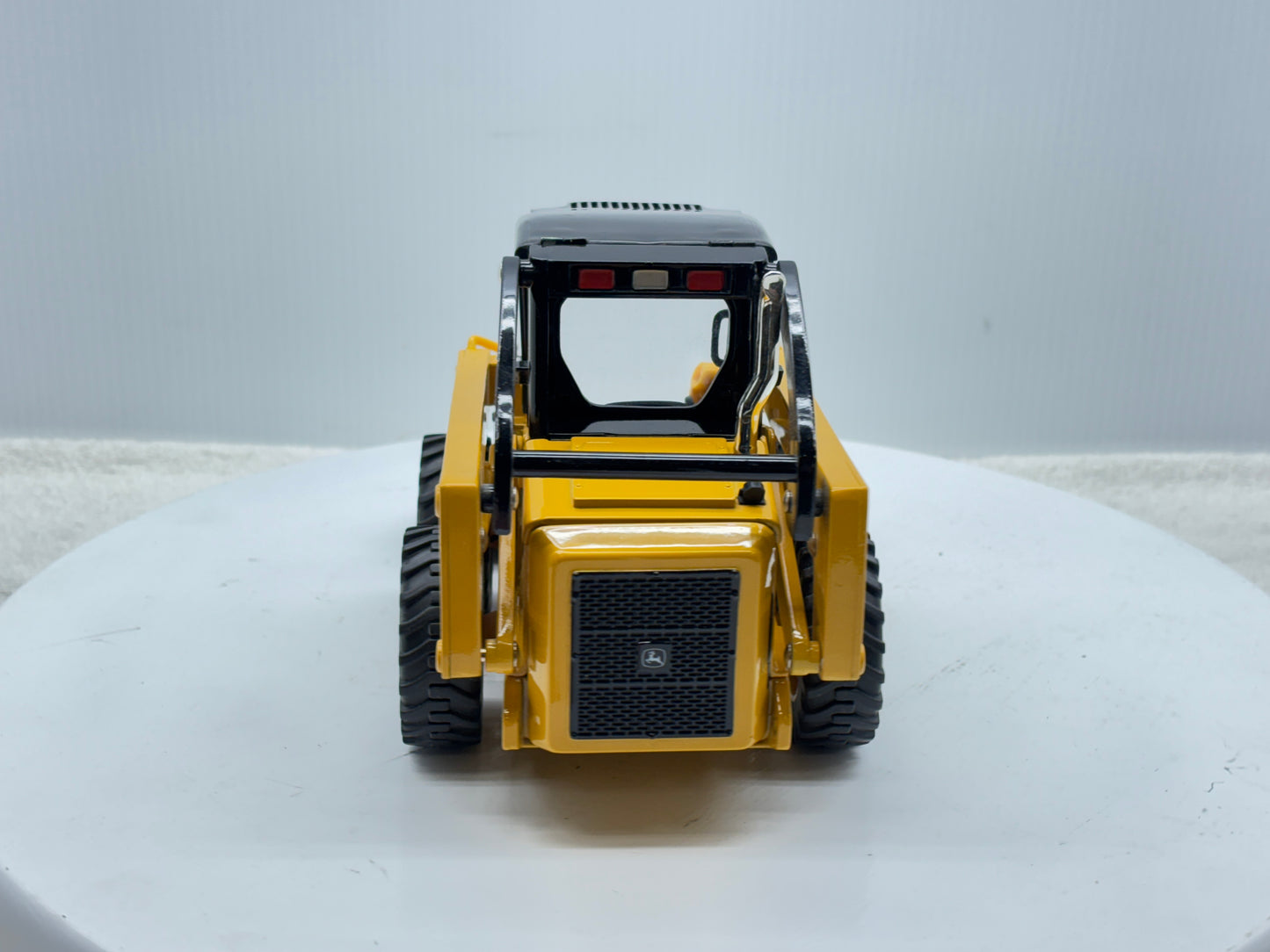 1/16 John Deere 320