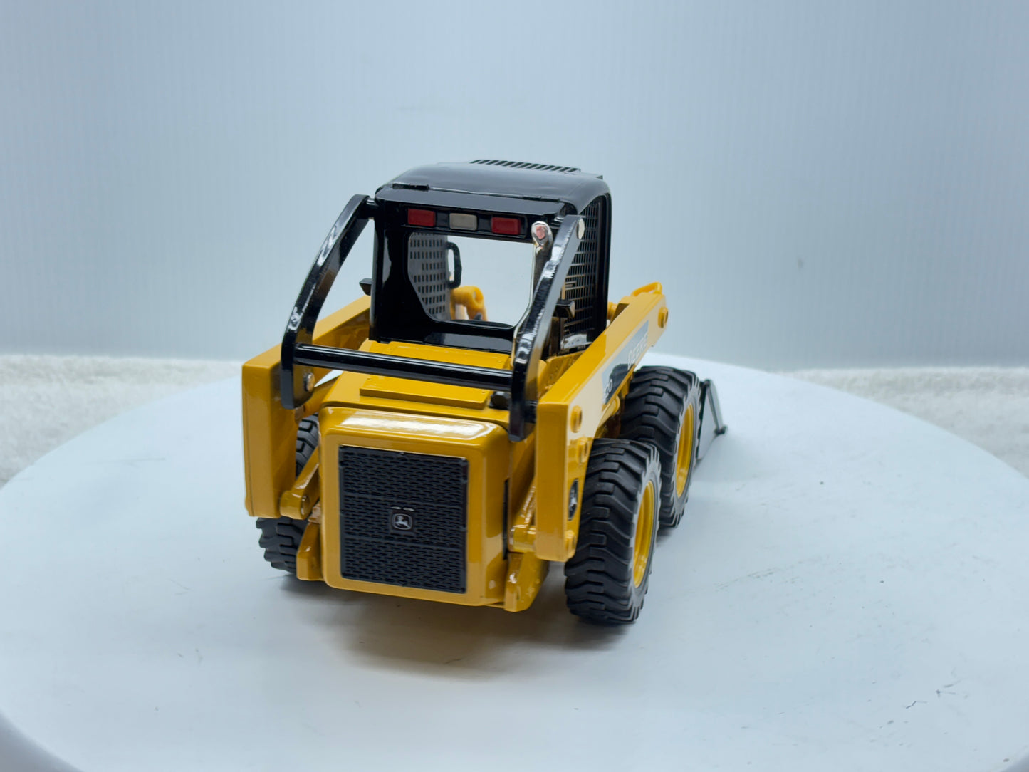 1/16 John Deere 320
