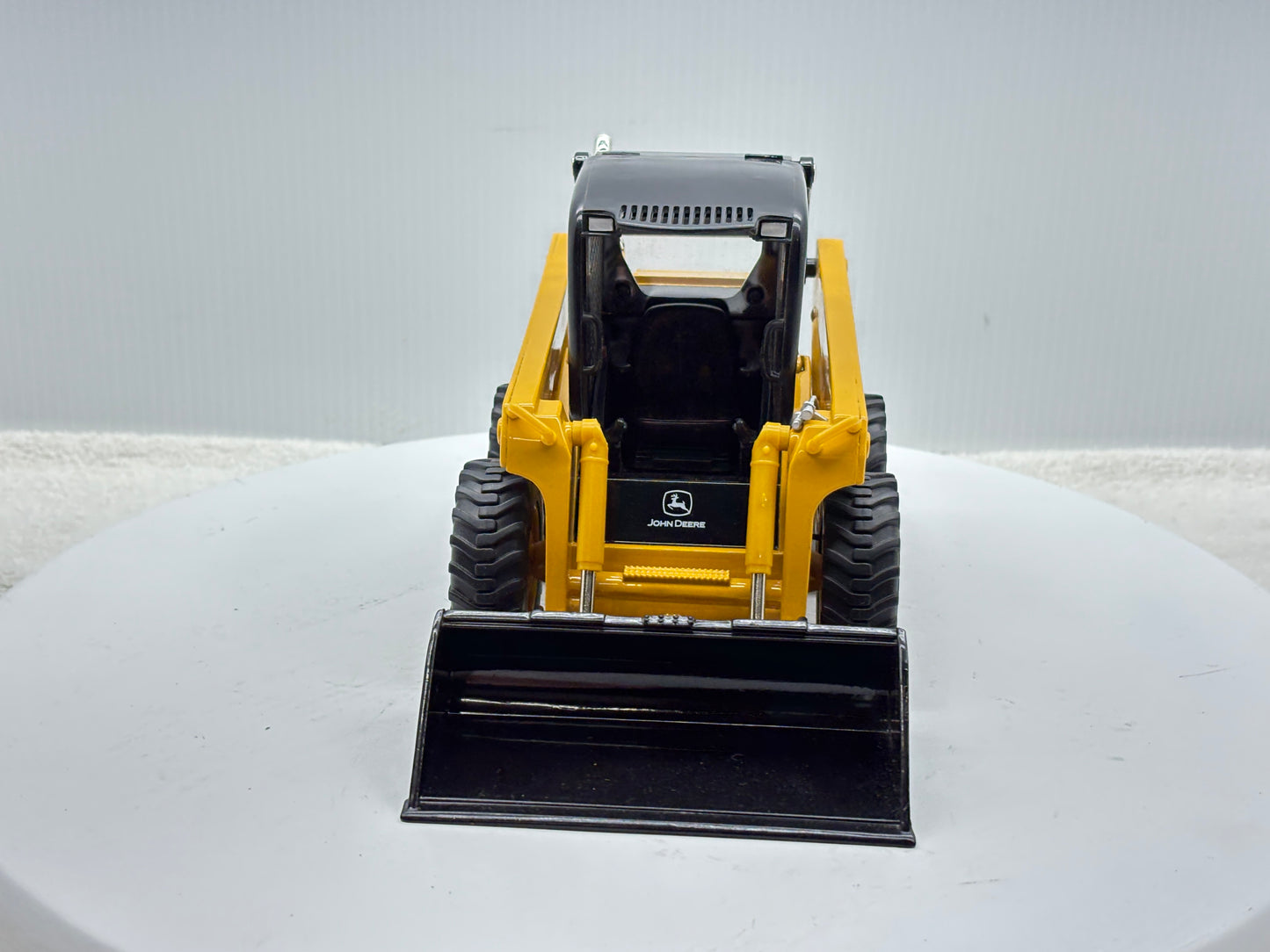 1/16 John Deere 320