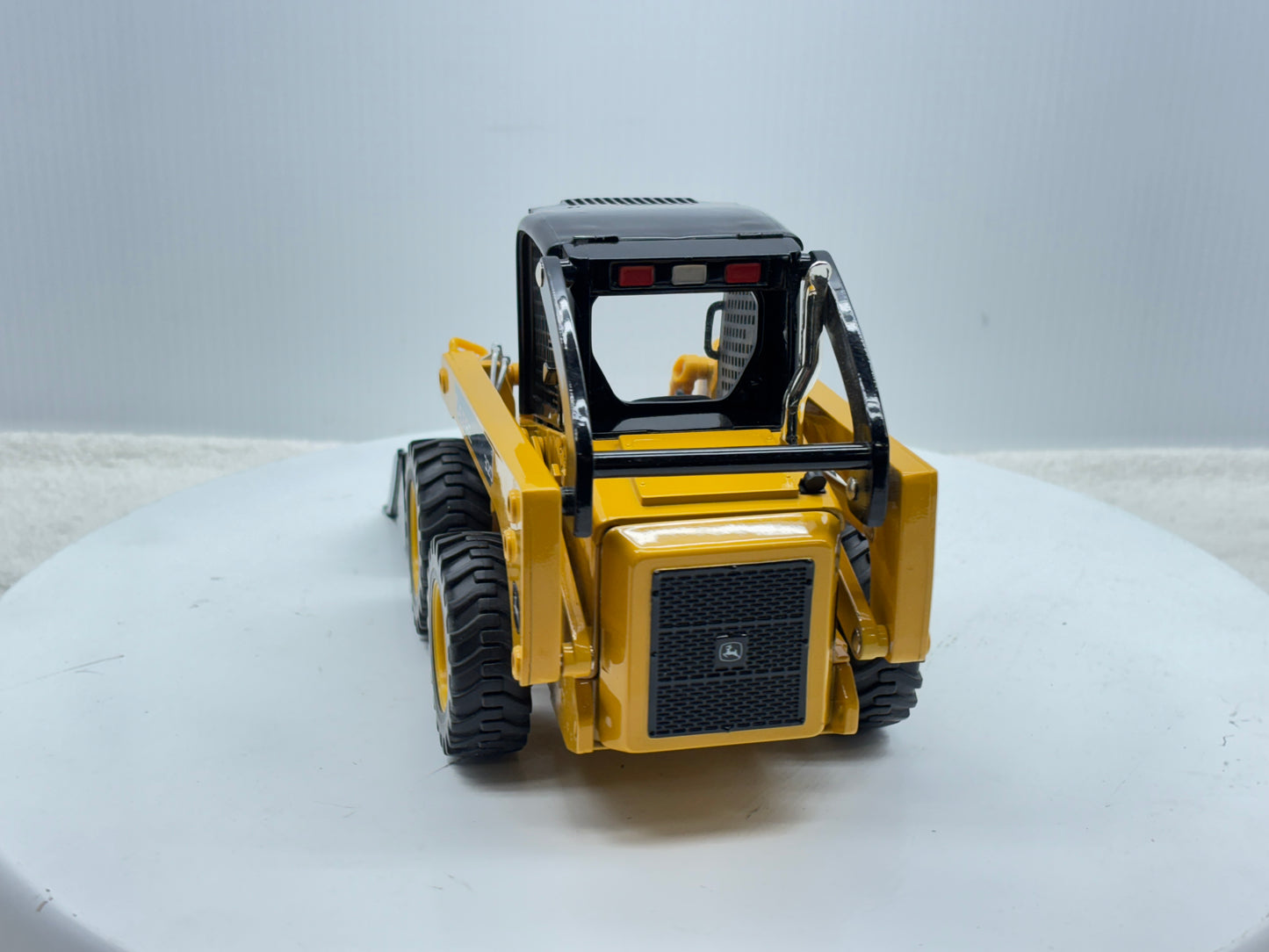 1/16 John Deere 320