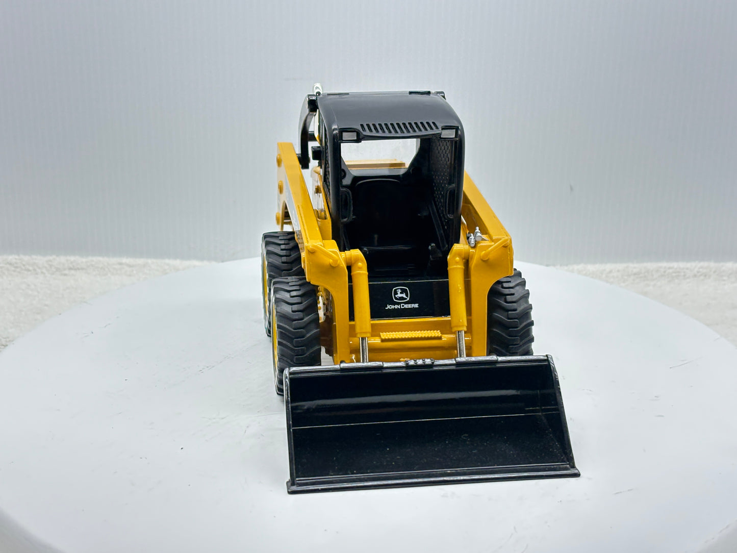 1/16 John Deere 320