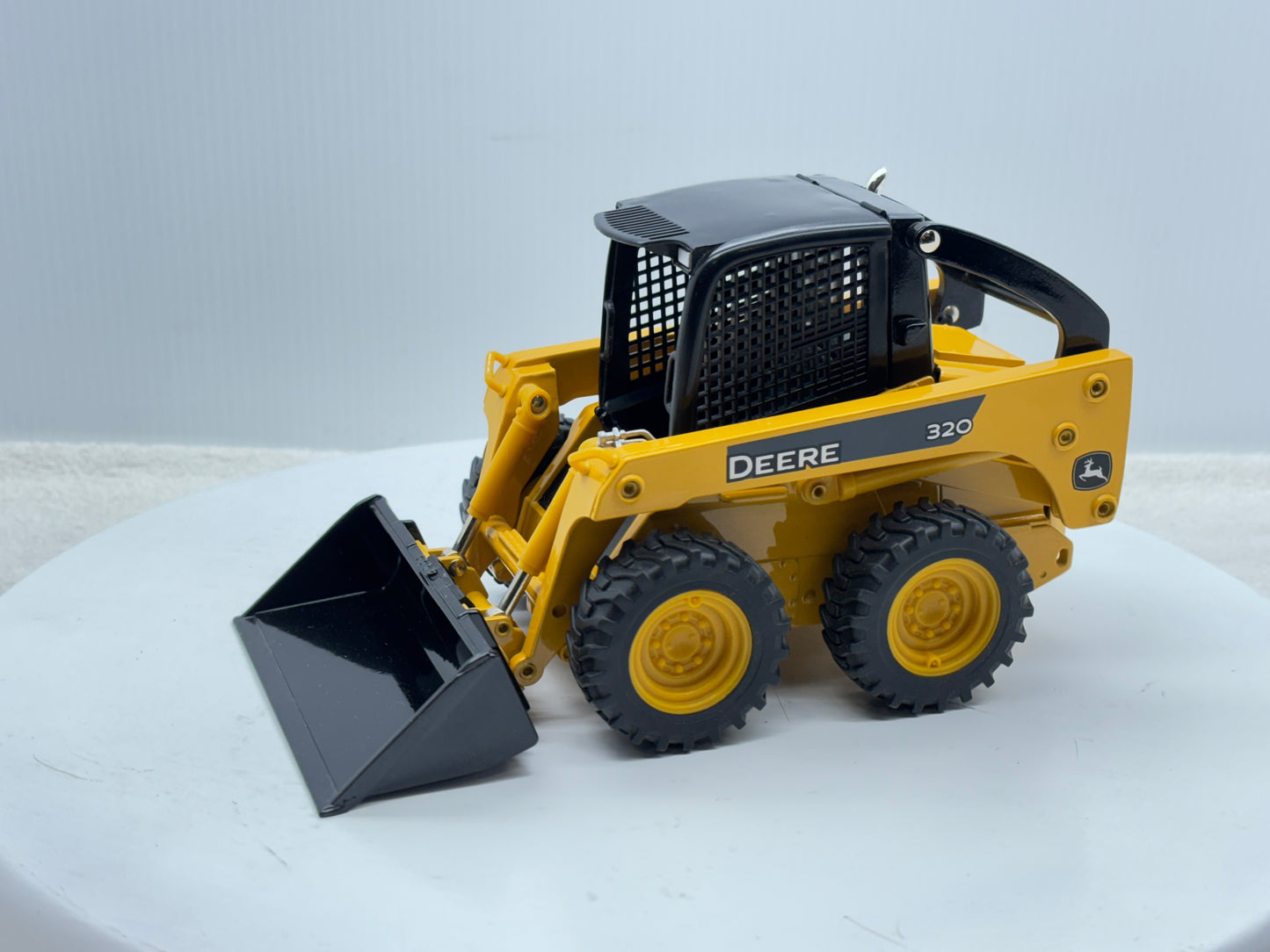 1/16 John Deere 320