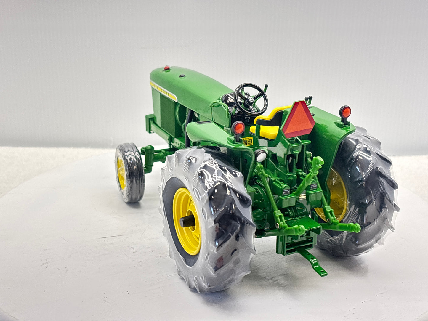 1/16 John Deere 4000 Two Cylinder