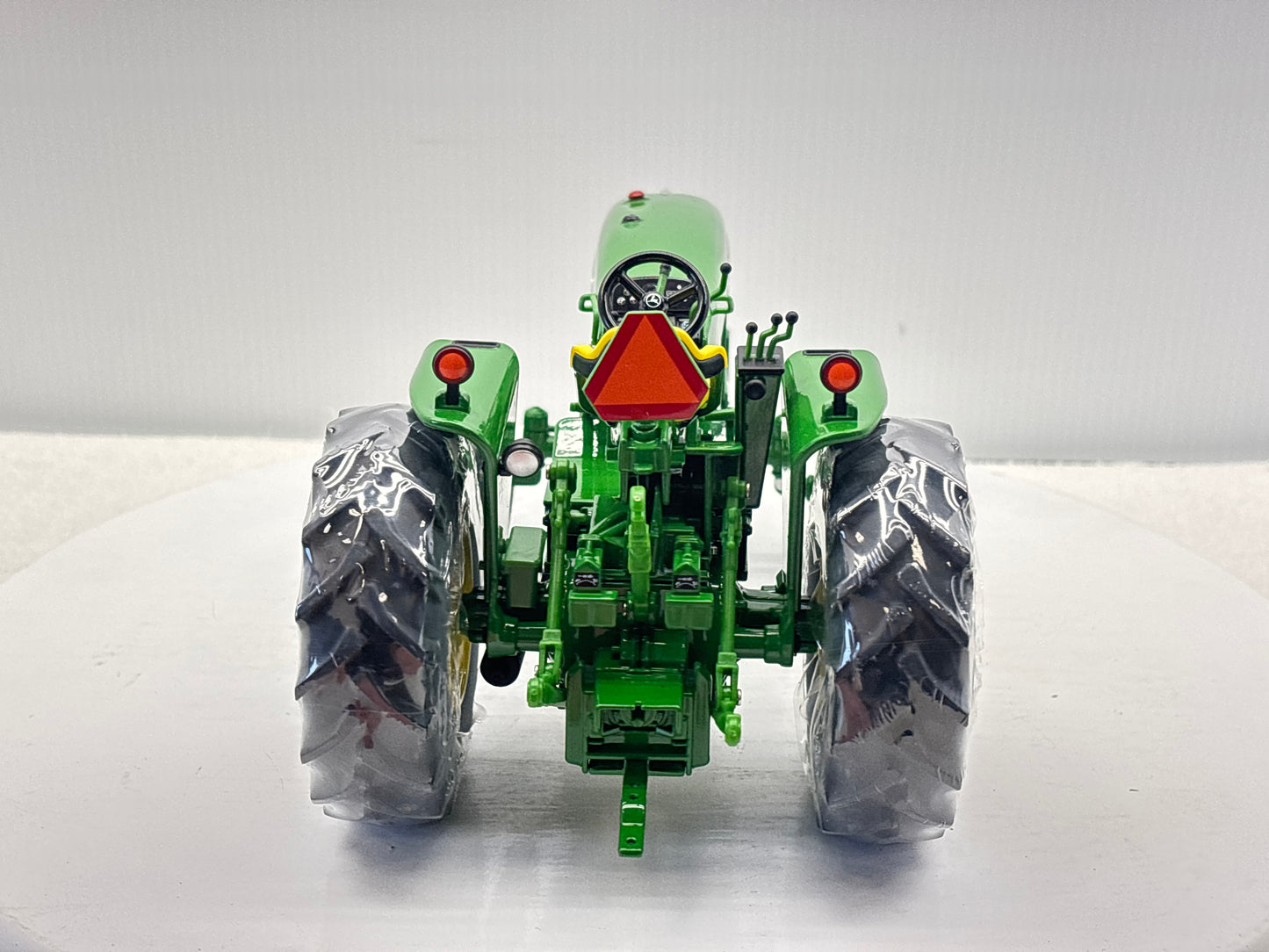 1/16 John Deere 4000 Two Cylinder