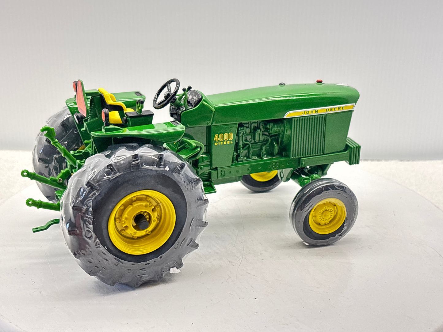 1/16 John Deere 4000 Two Cylinder