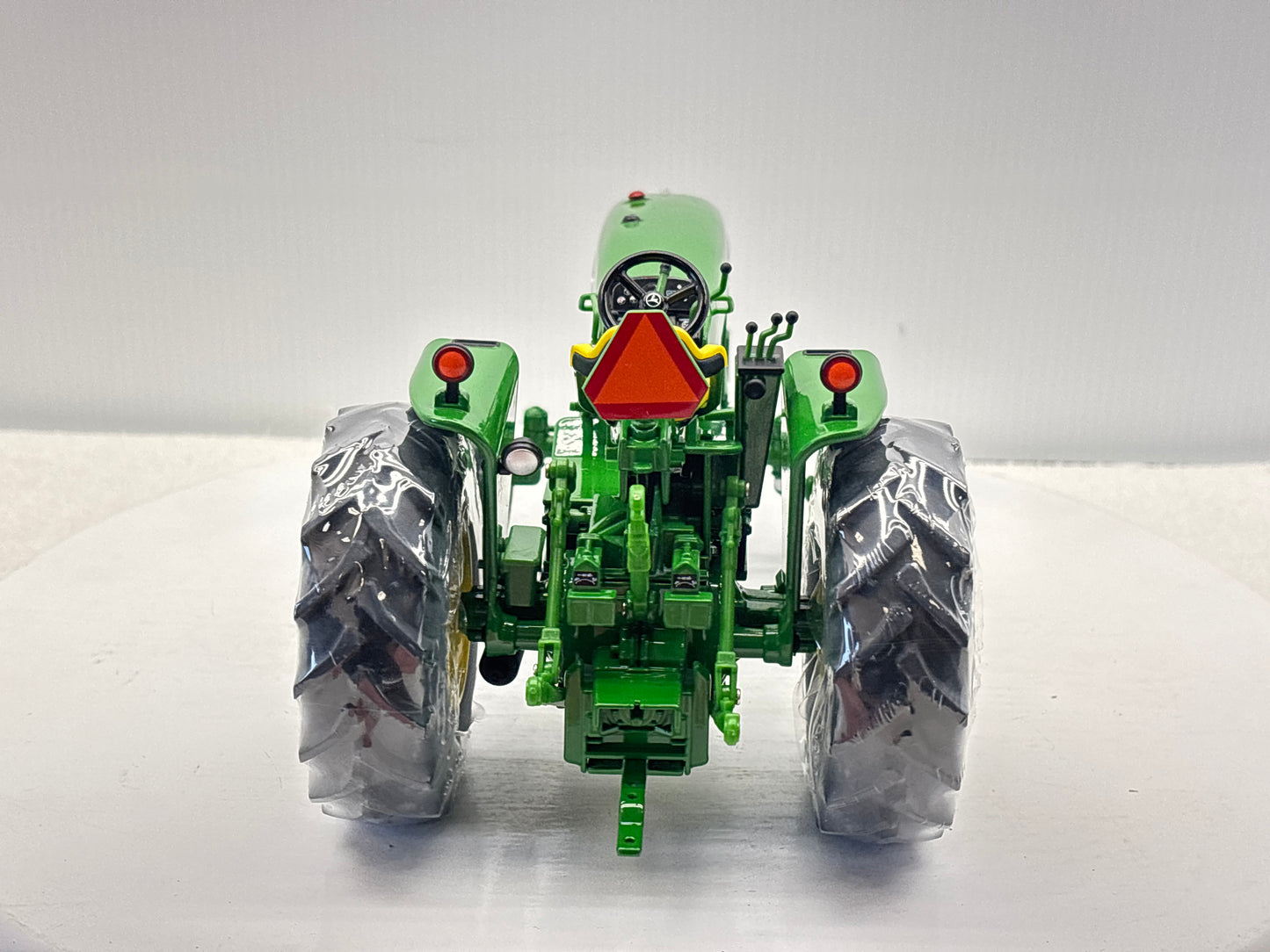 1/16 John Deere 4000 Two Cylinder