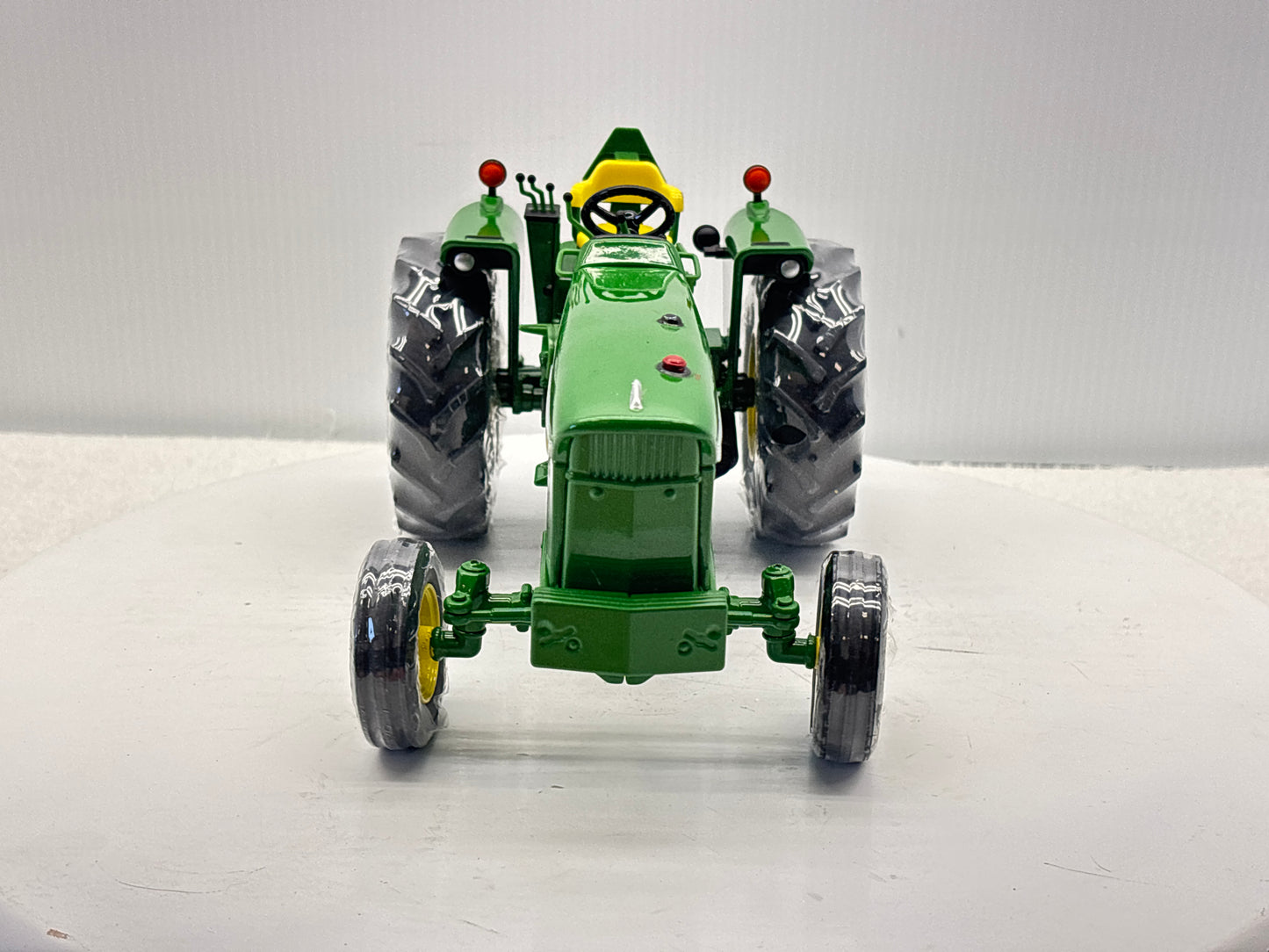 1/16 John Deere 4000 Two Cylinder