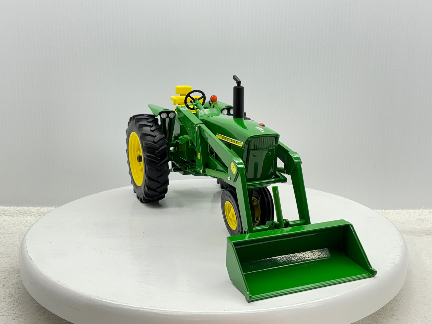 1/16 John Deere 4020 with 48 Loader