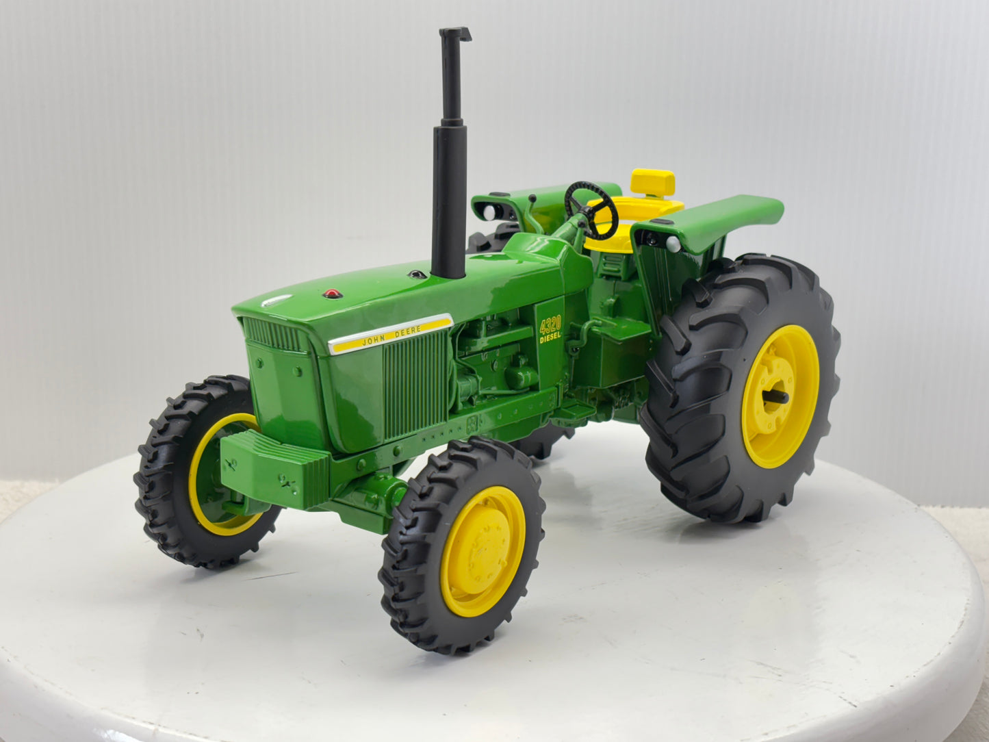 1/16 John Deere 4320 MFWD Prestige