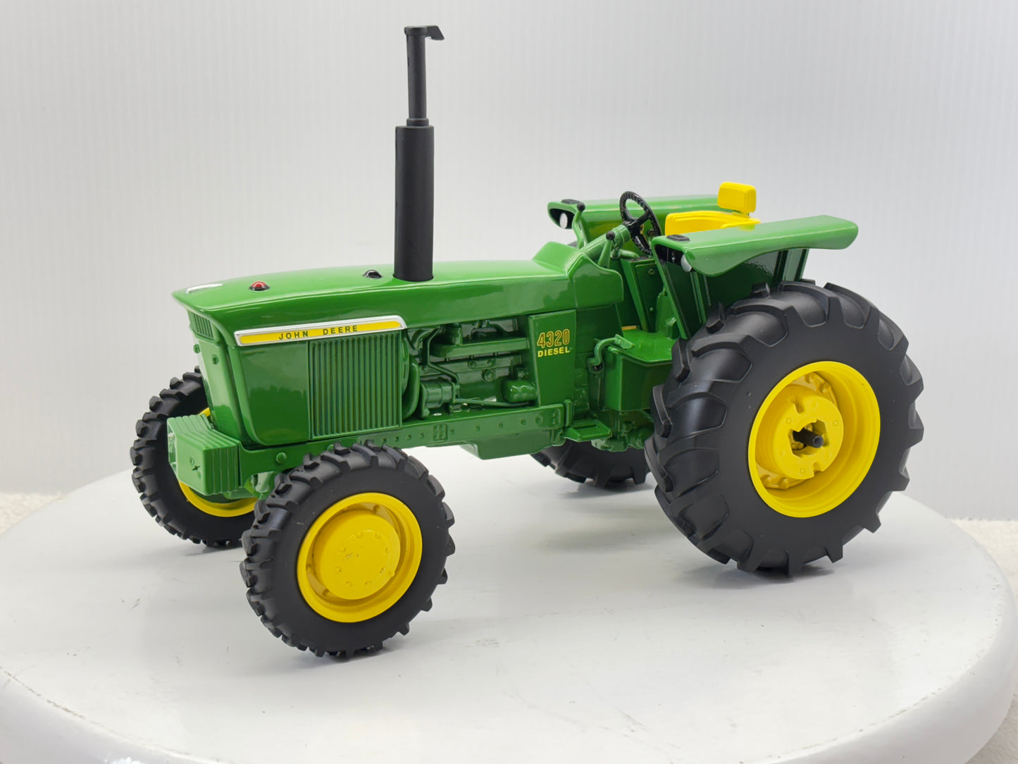 1/16 John Deere 4320 MFWD Prestige