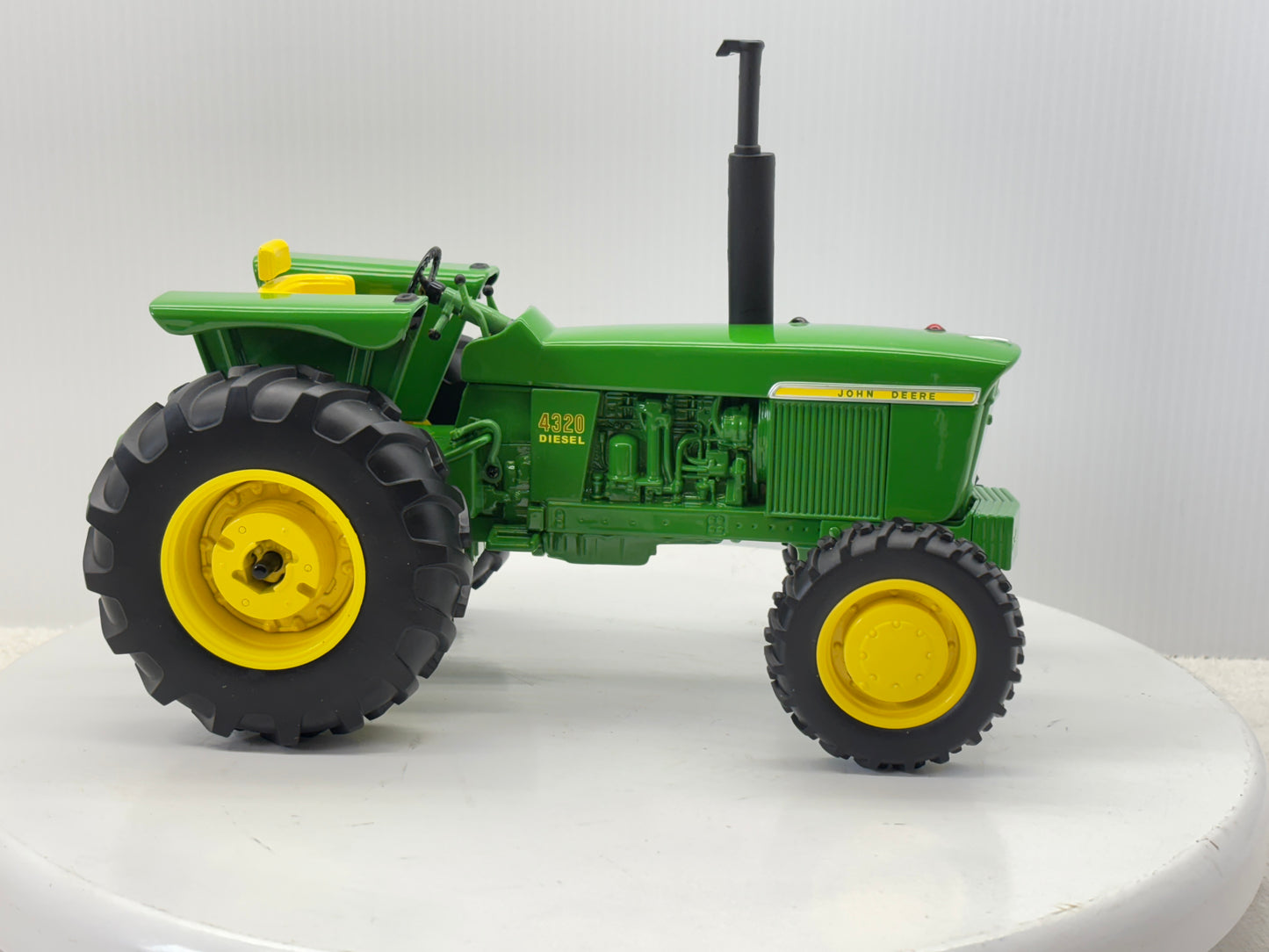 1/16 John Deere 4320 MFWD Prestige