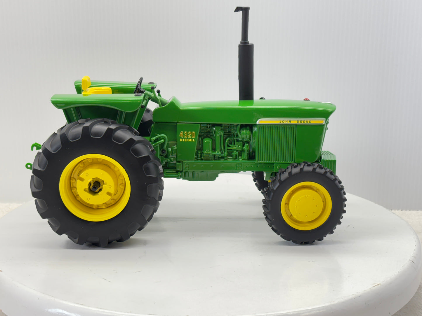 1/16 John Deere 4320 MFWD Prestige