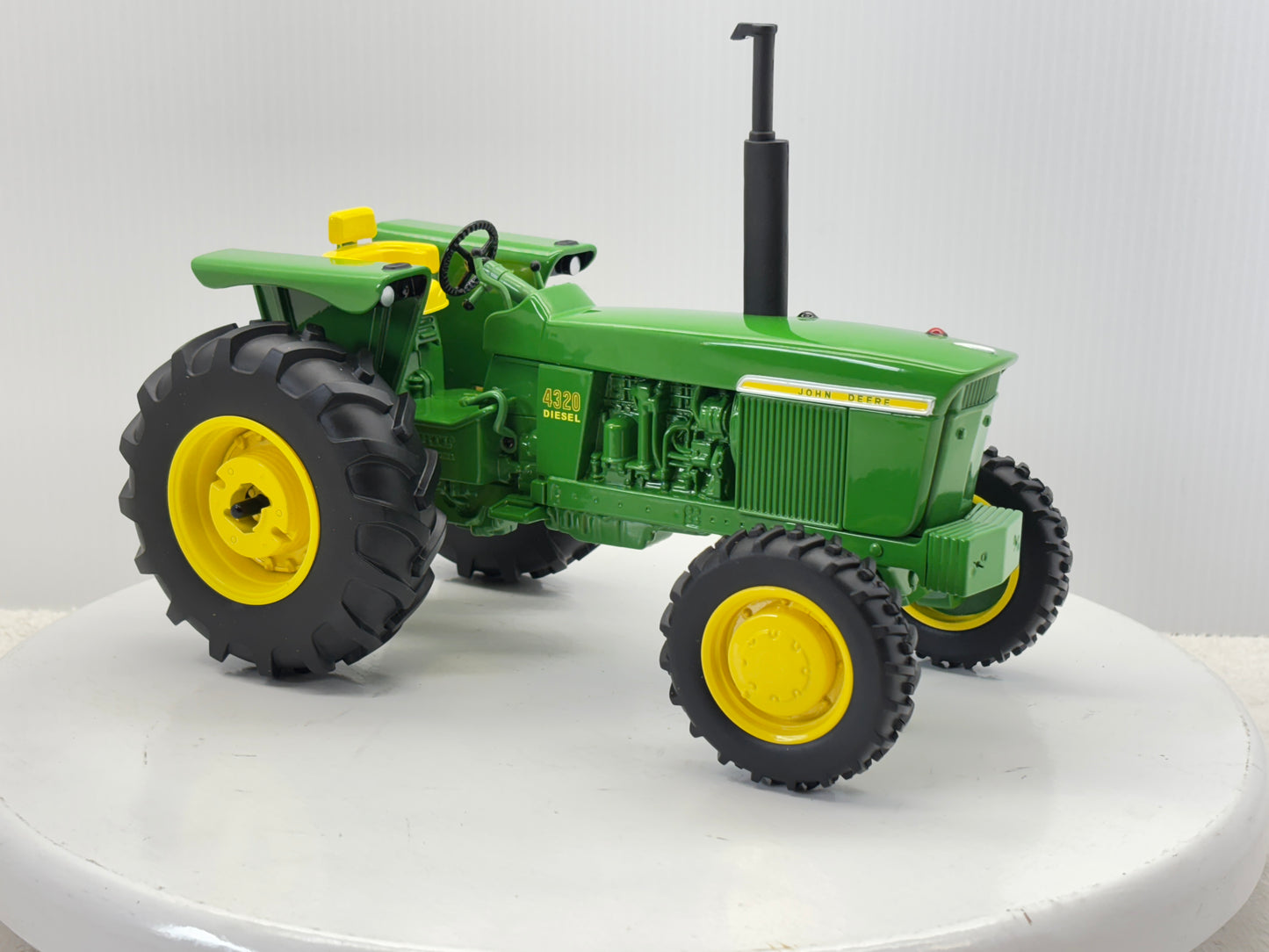 1/16 John Deere 4320 MFWD Prestige