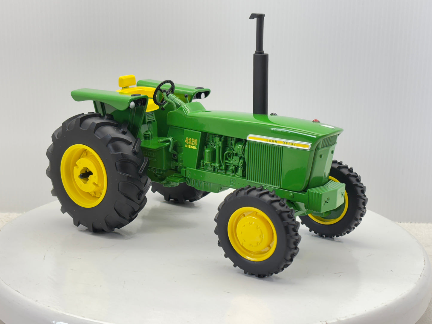 1/16 John Deere 4320 MFWD Prestige
