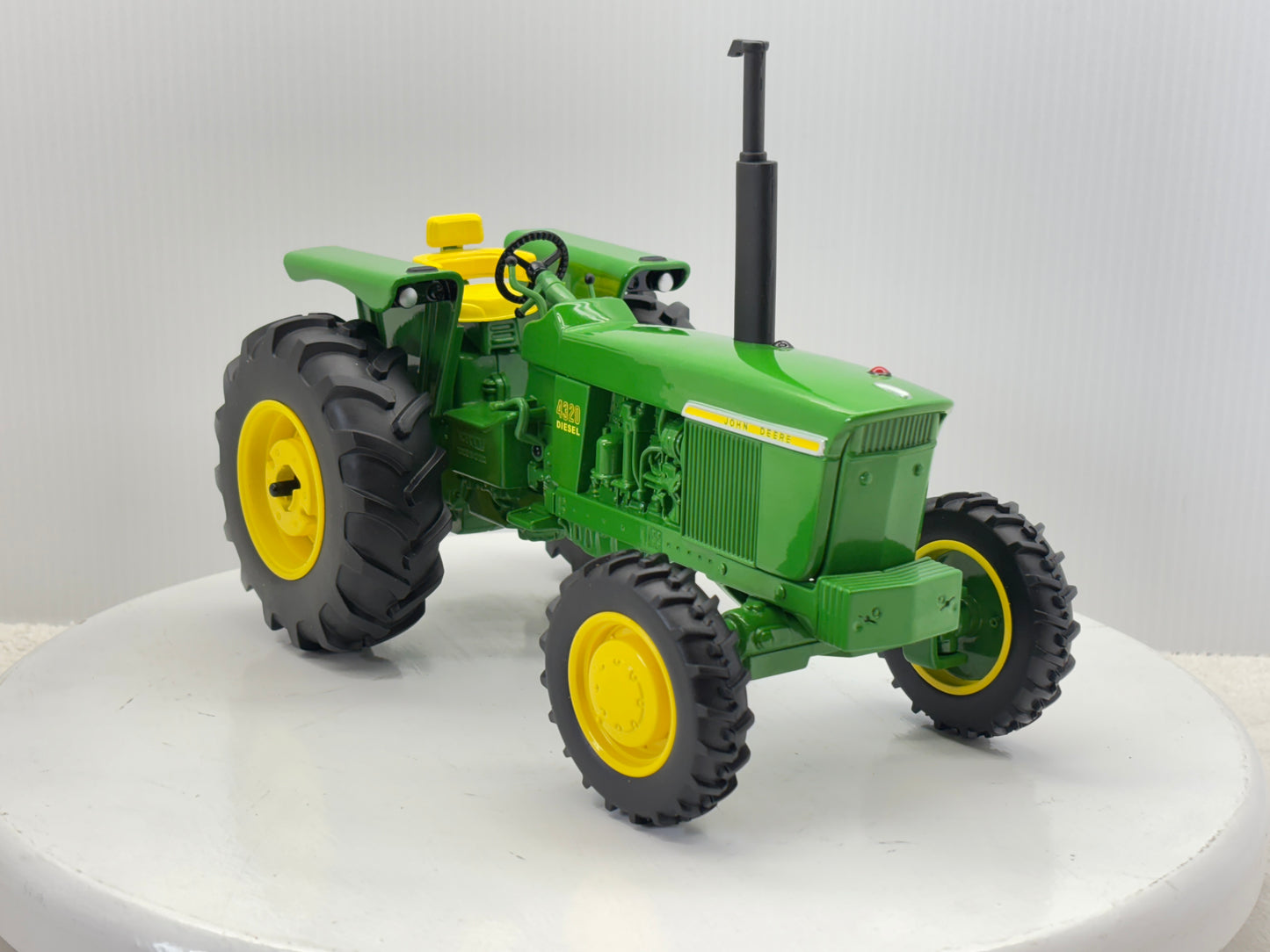 1/16 John Deere 4320 MFWD Prestige