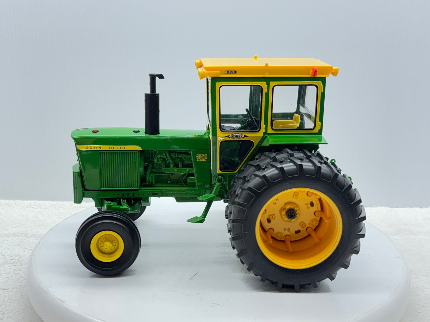 1/16 John Deere 4520 200th